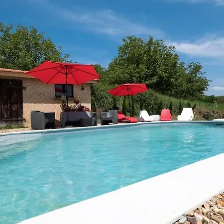 Combe Jolie Clim, Piscine & Jacuzzi Holiday home *