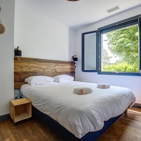 Combe Jolie Clim, Piscine & Jacuzzi Holiday home