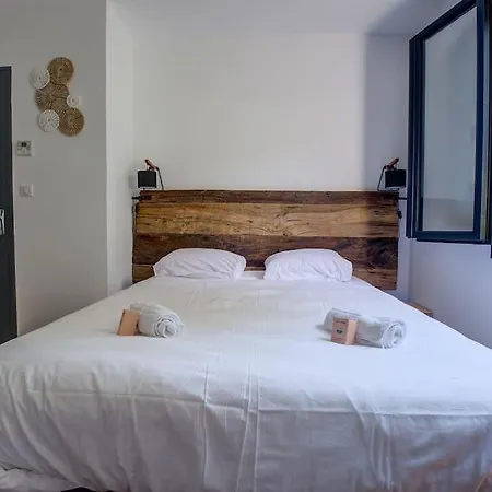 Combe Jolie Clim, Piscine & Jacuzzi Holiday home *