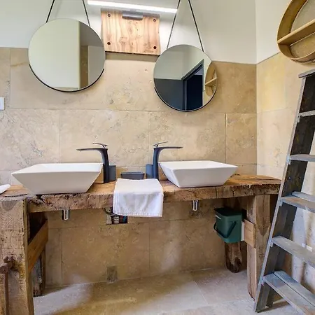 Holiday home Combe Jolie Clim, Piscine & Jacuzzi *