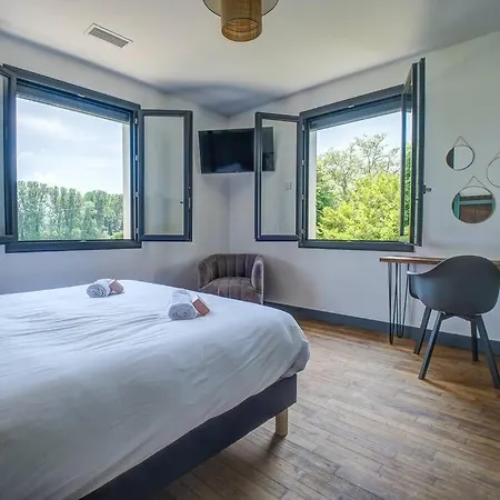 Combe Jolie Clim, Piscine & Jacuzzi Holiday home *