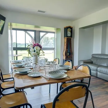 Holiday home Combe Jolie Clim, Piscine & Jacuzzi
