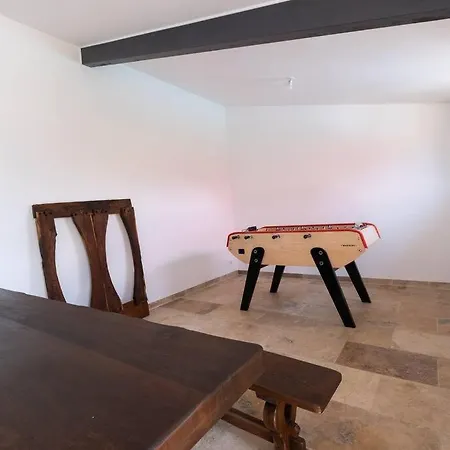 Combe Jolie Clim, Piscine & Jacuzzi Holiday home *
