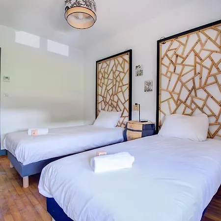 Combe Jolie Clim, Piscine & Jacuzzi Holiday home *