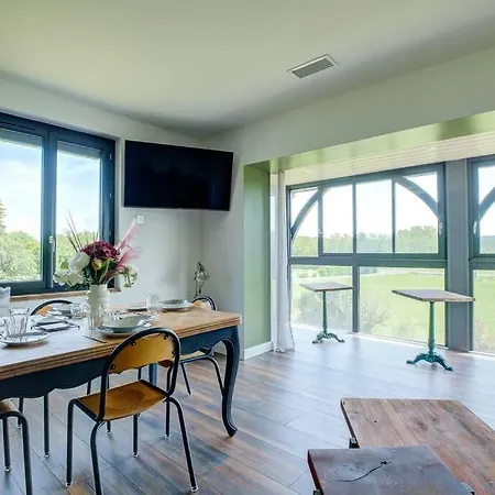 Holiday home Combe Jolie Clim, Piscine & Jacuzzi